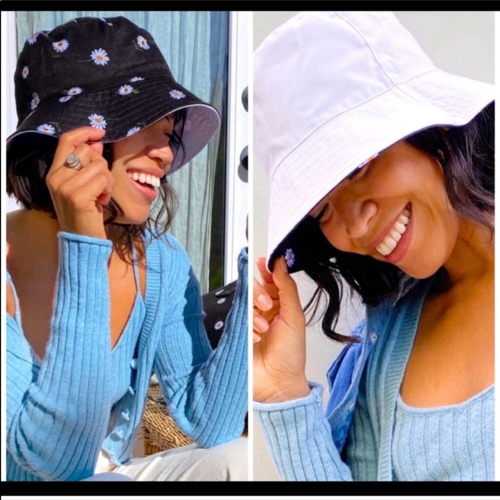 Alice+olivia reversible bucket hat navy w/daisy’s